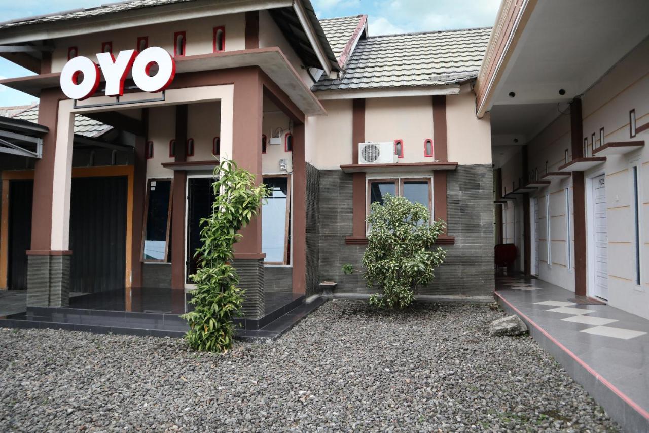 פדאנג Oyo 2202 Delima Guest House Syariah מראה חיצוני תמונה