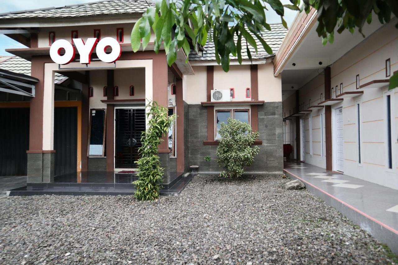 פדאנג Oyo 2202 Delima Guest House Syariah מראה חיצוני תמונה